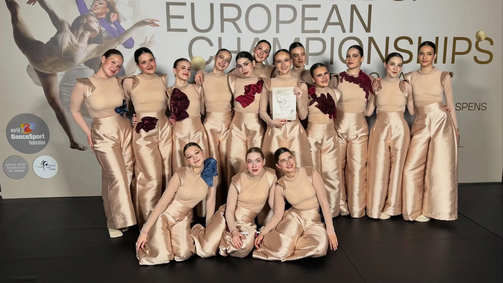 Plesač First Class Dance Team-a u pokretu (4)